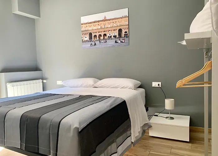 In Centro Storico - Via Mascarella - Universita Bologna