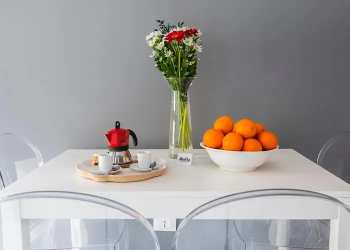 In Centro Storico - Via Mascarella - Universita * Bologna