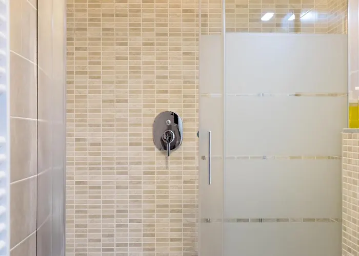 In Centro Storico - Via Mascarella - Universita